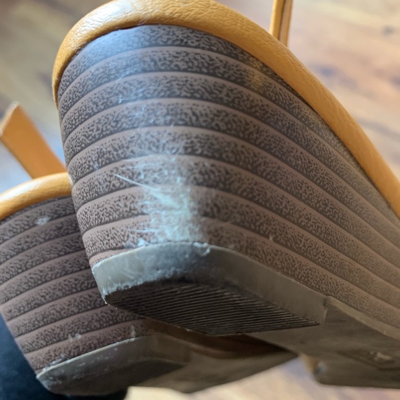 Adorable Yellow Dress Sandals - Picture 6 of 8